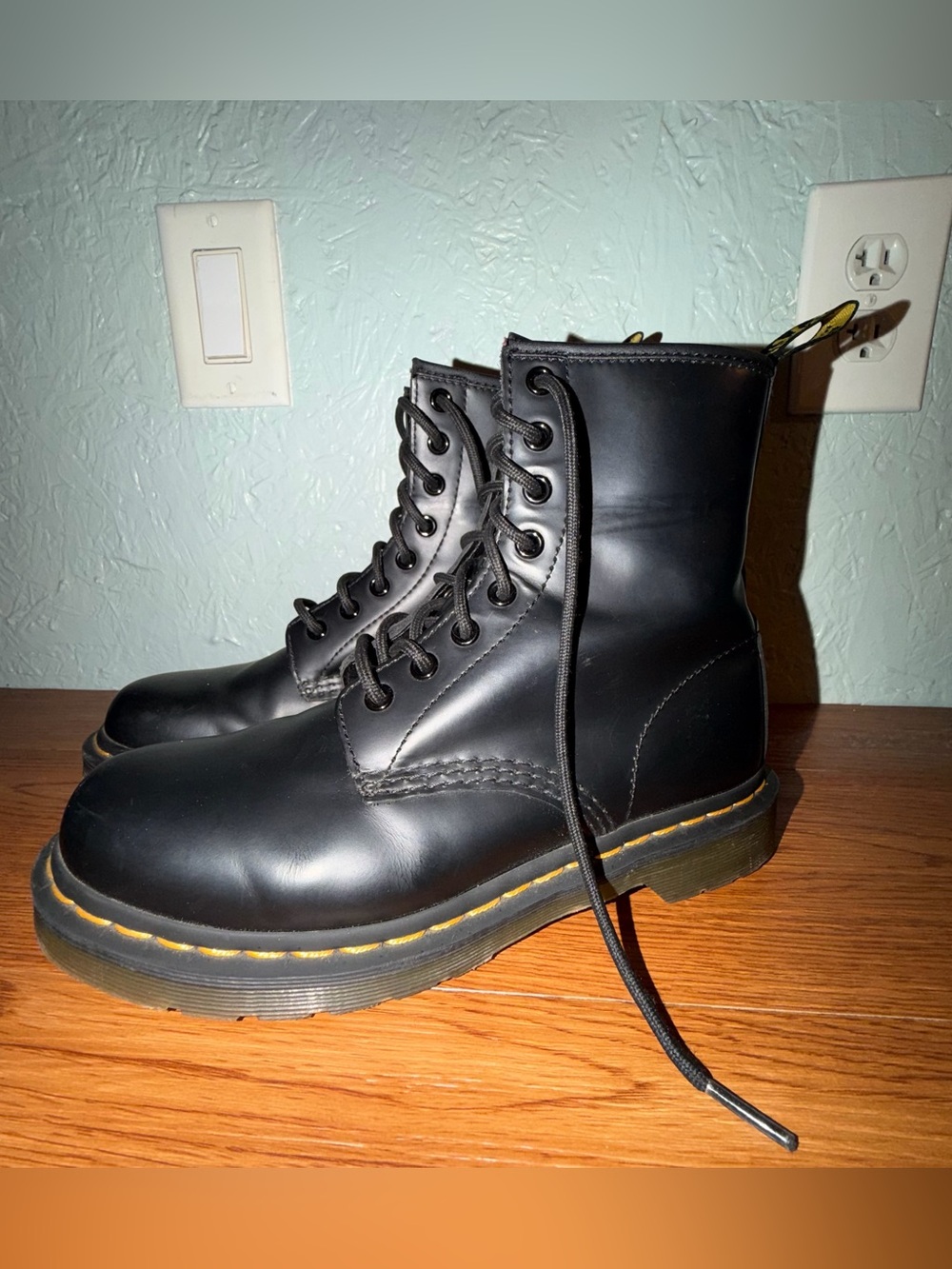 Dr Martens Doc’s Doc Martens leather Boots 1460 W  size 7 L